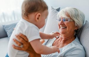 «Η γιαγιά είναι ο μεγαλύτερος θησαυρός στη ζωή ενός παιδιού» «Η-γιαγιά-είναι-ο-μεγαλύτερος-θησαυρός-στη-ζωή-ενός-παιδιού»