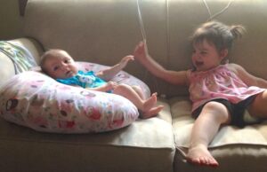 «Το να έχεις 2 παιδιά κάτω των 2 είναι… η πιο γλυκιά τρέλα του κόσμου» «Το-να-έχεις-2-παιδιά-κάτω-των-2-είναι…-η-πιο-γλυκιά-τρέλα-του-κόσμου»