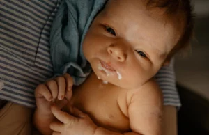 Φωτογράφος απαθανατίζει τις γκριμάτσες των νεογέννητων