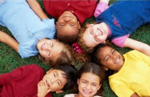 Στην Ιταλία δεκάδες παιδάκια κινδυνεύουν να ακυρωθεί το πιστοποιητικό γέννησής τους