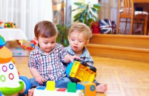 Βρέφη και μεγαλύτερα παιδιά: Σε τι τα βοηθά η περιέργεια;