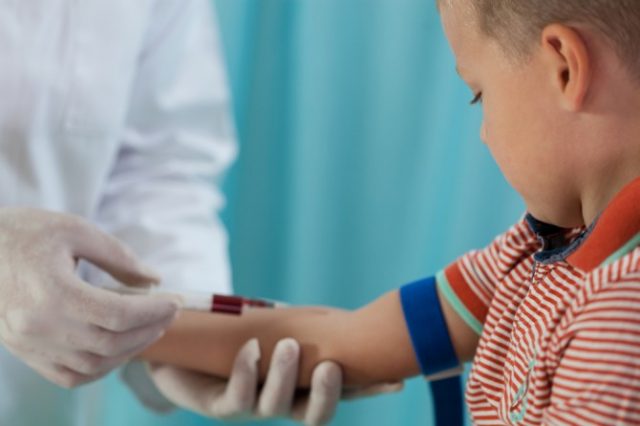 4+1 ερωτήσεις για τις εξετάσεις αίματος στα παιδιά