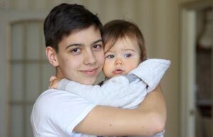 Έφηβος έσωσε μωράκι που το είχαν κλέψει μαζί με το αυτοκίνητο της μαμάς του