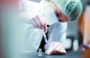 RSV: Πράσινο φως και στην Ευρώπη για τα πρώτα εμβόλια κατά του αναπνευστικού συγκυτιακού ιού