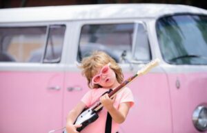 Παιδί: Πώς ένα μουσικό όργανο μπορεί να βοηθήσει τον εγκέφαλό του