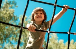 Παιδιά: Πώς μεγαλώνουν σε μια από τις πιο ευτυχισμένες χώρες του κόσμου;