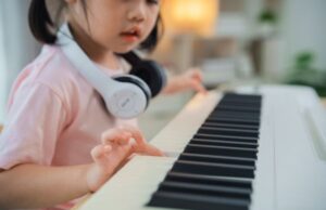 Παιδιά και μουσική: Τι κερδίζουν όταν παίζουν ένα μουσικό όργανο;