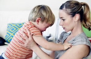 Γιατί με χτυπάει το μικρό παιδί μου και πώς να το αντιμετωπίσω