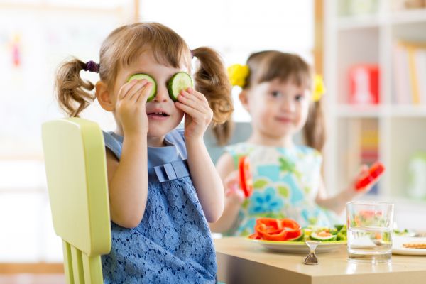 Διατροφή: Έτσι θα προστατεύσετε τα μάτια των παιδιών από τις οθόνες