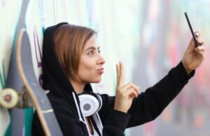 Παιδιά στην εφηβεία: Πώς επηρεάζουν τα social τον εγκέφαλό τους;