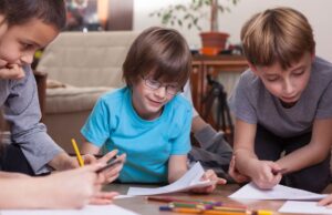 Σχολικές εργασίες για το σπίτι: τα υπέρ και τα κατά σύμφωνα με την επιστήμη