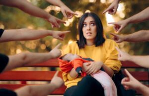 Μητρότητα: Καταρρίπτοντας 5 κανόνες της «τέλειας μαμάς»