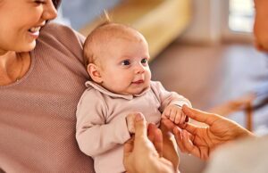 10 κανόνες που πρέπει να τηρείτε όταν επισκέπτεστε μωρά