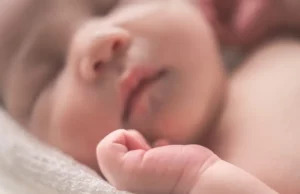 Βίντεο: Δείτε το τεράστιο μωρό που έσπασε ρεκόρ χρόνων στον Καναδά