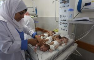 Γάζα: Μια ομάδα 29 πρόωρων βρεφών από το νοσοκομείο Αλ Σίφα έφθασαν στην Αίγυπτο