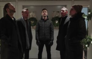 Το υπέροχο Χριστουγεννιάτικο τραγούδι των Σουηδών μπαμπάδων μαζί… με τα παιδιά τους!