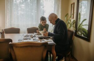 3 μαθήματα ανατροφής που έδωσε στα παιδιά του ο δισεκατομμυριούχος Τσάρλι Μάνγκερ