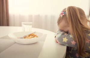 Παιδί: Όταν η ώρα του φαγητού μετατρέπεται σε… πεδίο μάχης