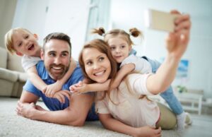 Βίντεο: Πώς θα βγάλετε την τέλεια οικογενειακή φωτογραφία