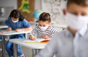 Covid-19: Πώς η πανδημία οδήγησε σε πρόωρη εφηβεία