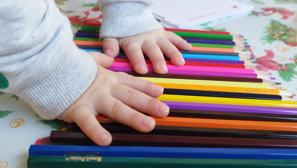 Παιδί: Τι μπορούν να μας «πουν» τα χρώματα που χρησιμοποιεί;