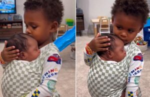 Γλυκύτατος μπόμπιρας δεν αποχωρίζεται λεπτό τον νεογέννητο αδερφό του!