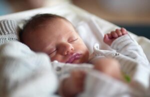 18χρονη έσωσε μωράκι από ηλεκτροπληξία με κίνδυνο της ζωής της