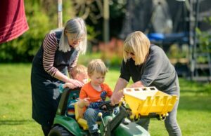 Νέα μελέτη δείχνει ότι η υποστηρικτική σχέση παππούδων/γιαγιάδων μπορούν να ωφελήσουν την ψυχική υγεία των μαμάδων