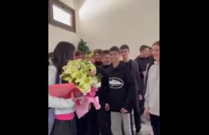Η επική φάρσα μαθητών στην καθηγήτρια τους η οποία μετατράπηκε σε έκπληξη!