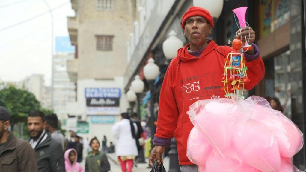 Ινδία: Απαγορεύουν το «μαλλί της γριάς» – Ύποπτη για καρκίνο η ουσία που δίνει το ροζ χρώμα