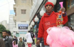 Ινδία: Απαγορεύουν το «μαλλί της γριάς» – Ύποπτη για καρκίνο η ουσία που δίνει το ροζ χρώμα