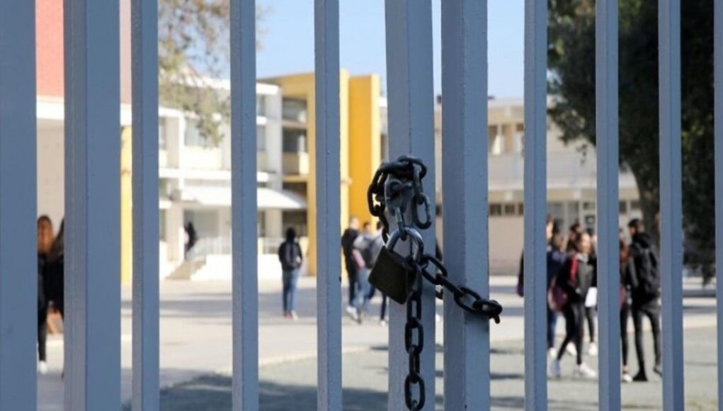 Έξω από το σχολείο μαχαίρωσαν τον 15χρονο – Σοκαρισμένη η Υπουργός έστειλε ομάδες παρέμβασης