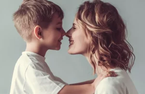 Μεταμοσχεύσεις: Μαθήματα ζωής από τη μητέρα που έσωσε τον γιό της δίνοντάς του το μισό της ήπαρ