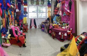 Από τα Χριστουγεννιάτικα στα αποκριάτικα! Ο εξαιρετικός διάκοσμος σε Δημοτικό σχολείο στη Λεμεσό