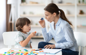 Πότε θα αρχίσει να επικοινωνεί το παιδί μου; Από τη θεωρία στην πράξη!