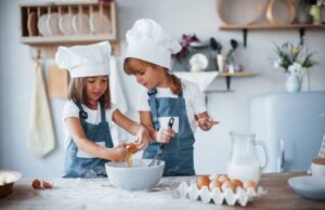 6 πράγματα που πρέπει να αφήνουμε να κάνουν τα παιδιά μας