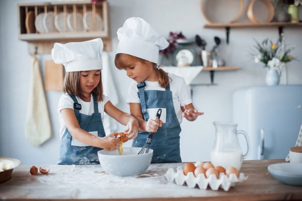 Παιδί: Αφήστε το να σας βοηθήσει στην κουζίνα