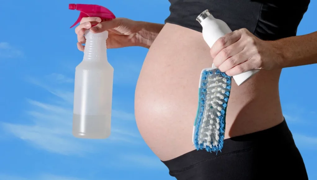 Καθαριστικά και αποσμητικά χώρου στην εγκυμοσύνη: Πόσο ασφαλής είναι η χρήση τους;