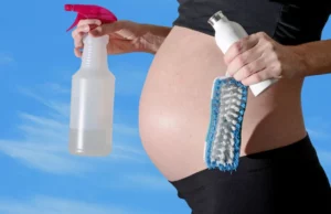 Καθαριστικά και αποσμητικά χώρου στην εγκυμοσύνη: Πόσο ασφαλής είναι η χρήση τους;