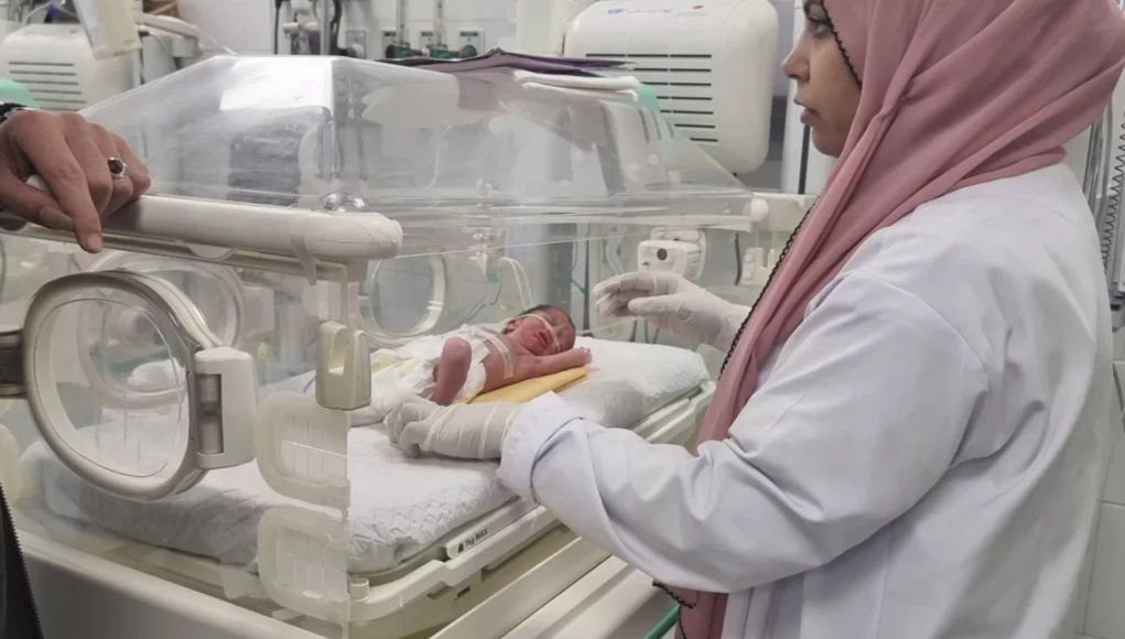 Το θαύμα της ζωής στη Γάζα: Βρέφος γεννήθηκε με καισαρική μετά τον θάνατο της μητέρας σε βομβαρδισμό