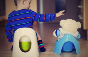 5 συνηθισμένοι λόγοι για τους οποίους τα νήπια δεν θέλουν να κάνουν κακά στο γιογιό τους