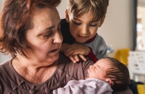 Οι γιαγιάδες δεν είναι νταντάδες: 4 πράγματα που ΔΕΝ πρέπει να τους ζητάμε