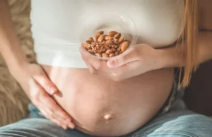 6 ξηροί καρποί που πρέπει να τρώτε στην εγκυμοσύνη σύμφωνα με μία ειδικό