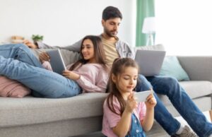 Ψηφιακή τεχνολογία: Πόσο επηρεάζει την καθημερινή επαφή γονιού και παιδιού;