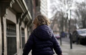 Ηράκλειο: γείτονες έσωσαν 3χρονο που περιπλανιόταν μόνο του στον δρόμο