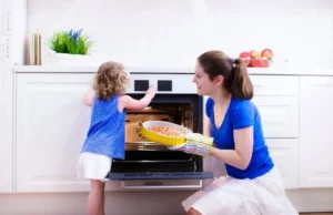 6 πράγματα που πρέπει να αφήνουμε να κάνουν τα παιδιά μας