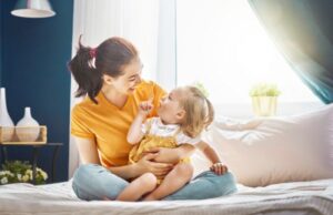 Παιδιά: Τι συμβαίνει στον εγκέφαλό τους όσο περισσότερο τα αγκαλιάζουμε;