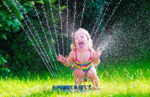 Διατηρήστε το μωρό δροσερό, ενυδατωμένο και ασφαλές τους καλοκαιρινούς
