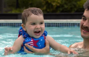 Παιδικά σωσίβια: Ποιο είναι το πιο ασφαλές ανάλογα με την ηλικία του παιδιού