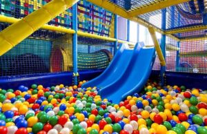 Στο νοσοκομείο 3 παιδιά που τραυματίστηκαν σε παιδότοπο